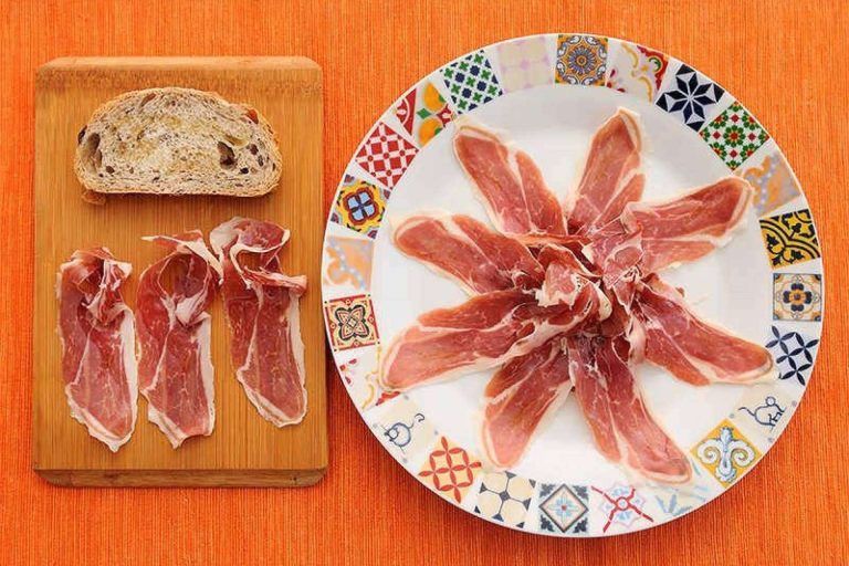 Dos productos únicos que se pueden comprar en Gastronomic Spain son el jamón de Trevélez y jamón de la Alpujarra