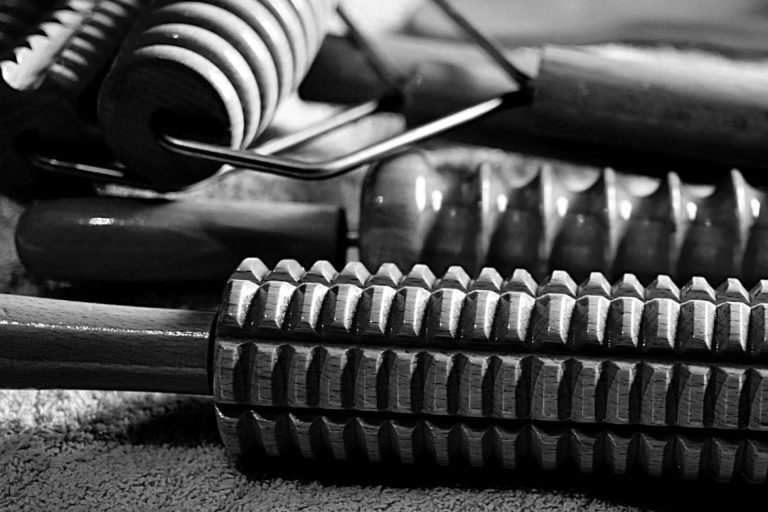 La solución que propone KōAN Club para acabar con la celulitis es la maderoterapia y drenaje linfático