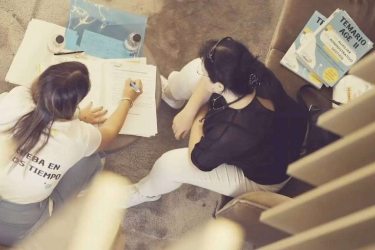 OposTime permite facilitar la memorización a través de sus libros resúmenes