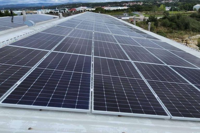 La nueva instalación solar con tecnología de FuturaSun en Adolfo Domínguez