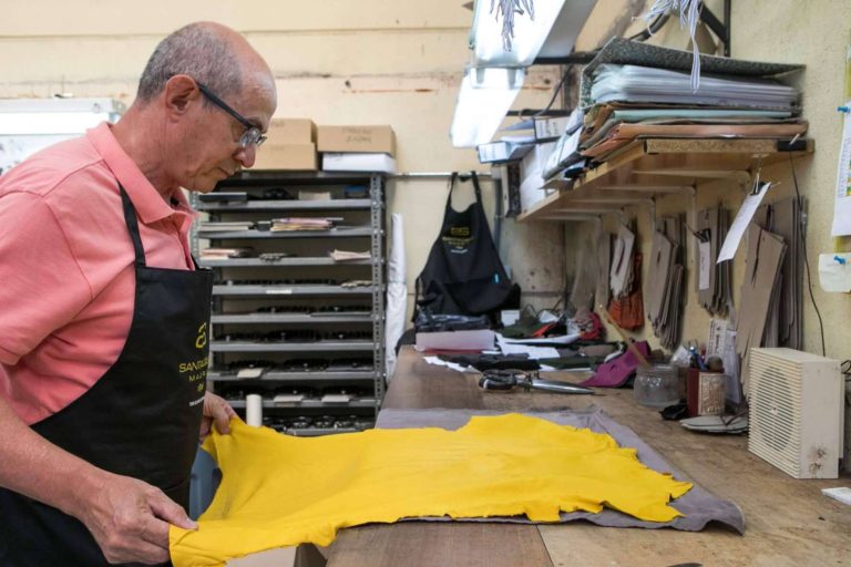 Santacana, fabricación de guantes a medida desde 1896