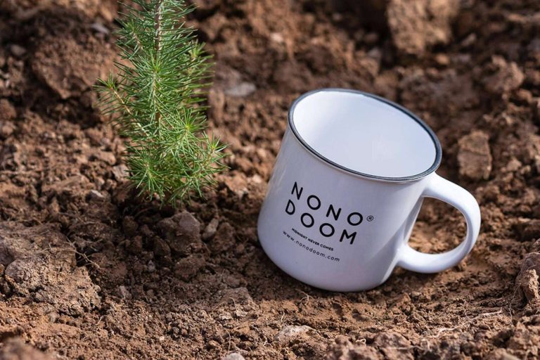 NONODOOM renueva su compromiso con el medioambiente en la víspera de la actualización del Doomsday Clock 2024