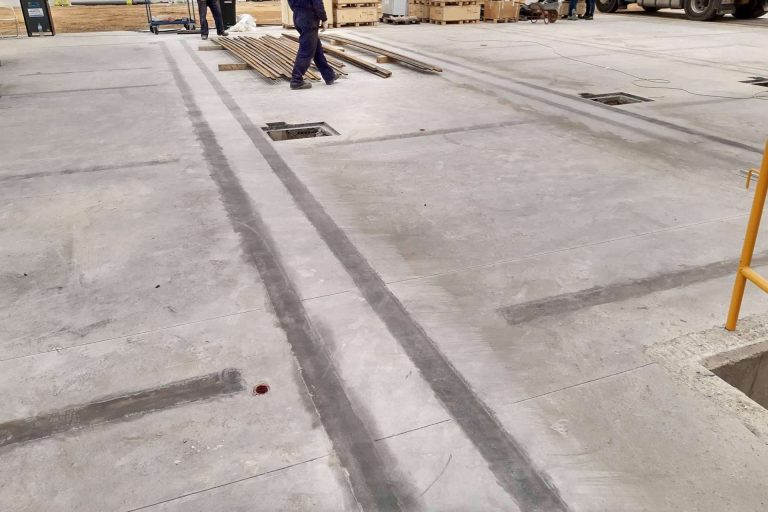 Fibras en solera industrial en la fábrica situada en Aranda de Duero