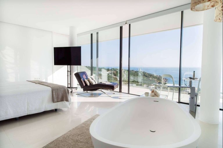 Alkaram y su espectacular villa de alquiler para relajarse en medio de un entorno idílico