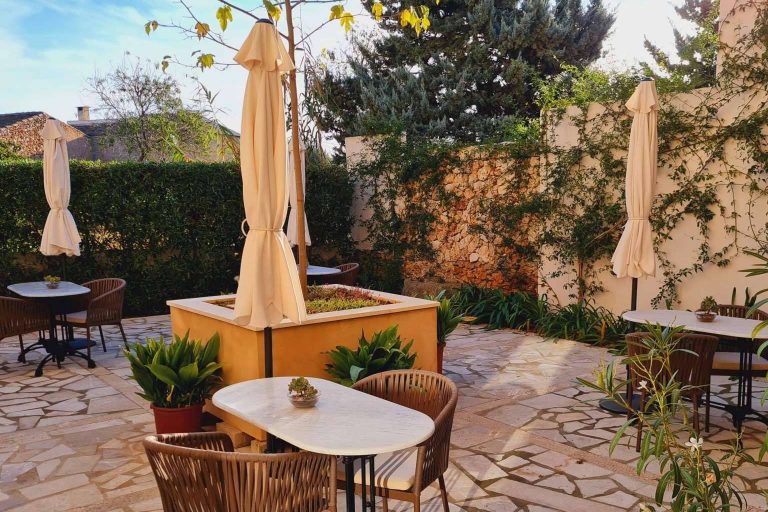 ¿Cómo es el trato familiar del hotel Petit Sant Miquel?