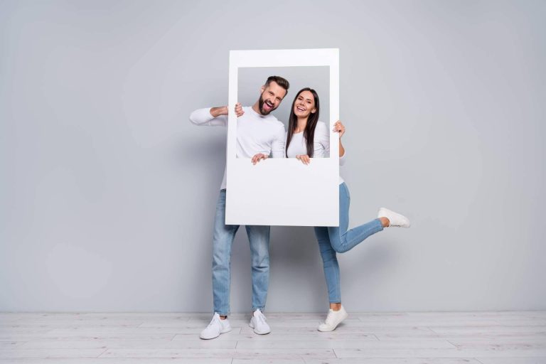 Las ventajas del uso de photocall en eventos, por Pulseras para Discotecas