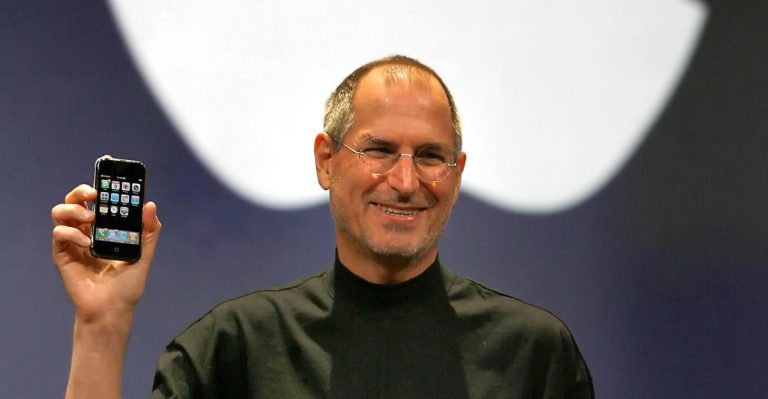 Se cumplen 17 años de una de las mayores revoluciones de la historia reciente: el primer iPhone de Steve Jobs