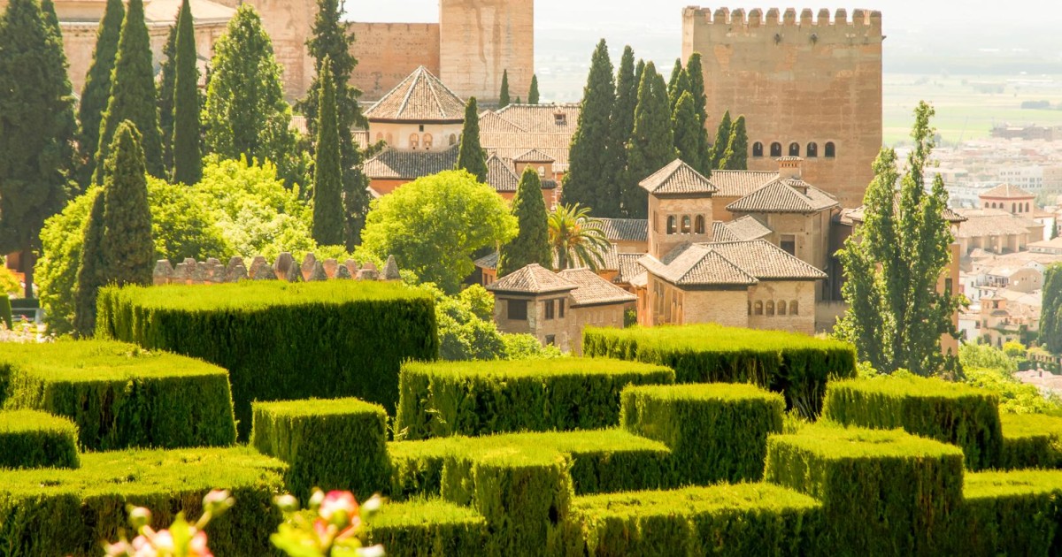 Los 9 castillos más bonitos del mundo para sentirte dentro de un cuento 2 ALHAMBRA DE GRANADA: La Joya de España