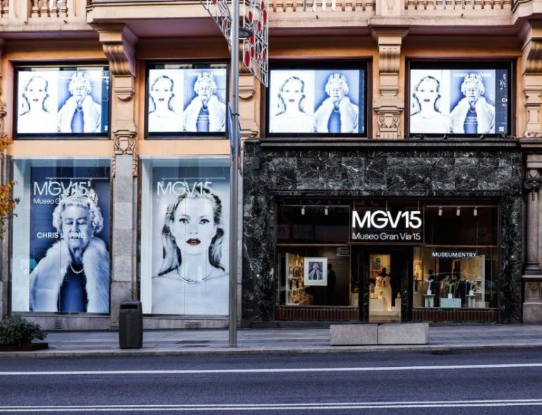 Kate Moss: medio Siglo de Luz Pura de Chris Levine en directo en Madrid