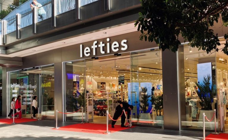 Lefties: chaqueta blazer por menos de 20 euros para combinar con cualquier look