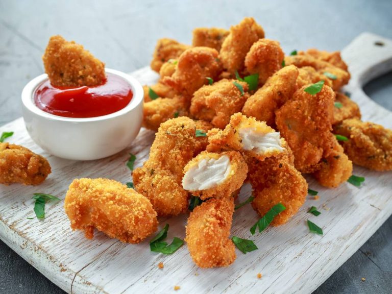 La receta secreta para unos nuggets de pollo mejores que los de McDonalds, crujientes y caseros