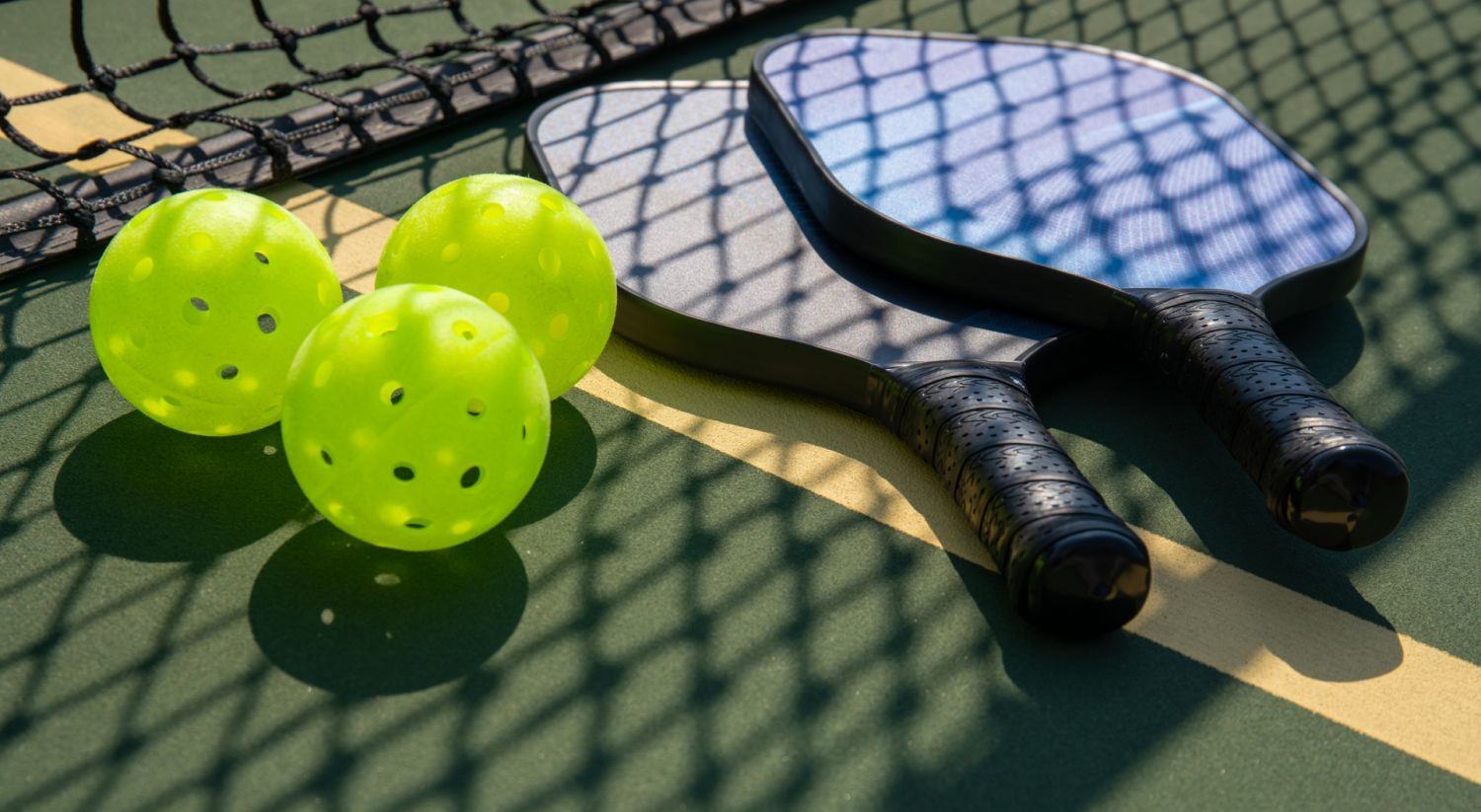 Conoce el ‘pickleball’, el deporte mejor que el pádel para todos los tipos de cuerpos 1 ¿QUÉ ES EL PICKLEBALL Y CÓMO SE JUEGA?