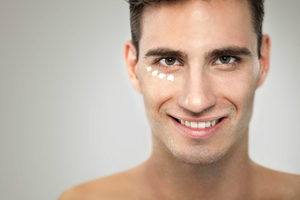 Belleza masculina: 8 trucos para cuidar la piel en hombres y tener una cara perfecta 1 LIMPIEZA DIARIA