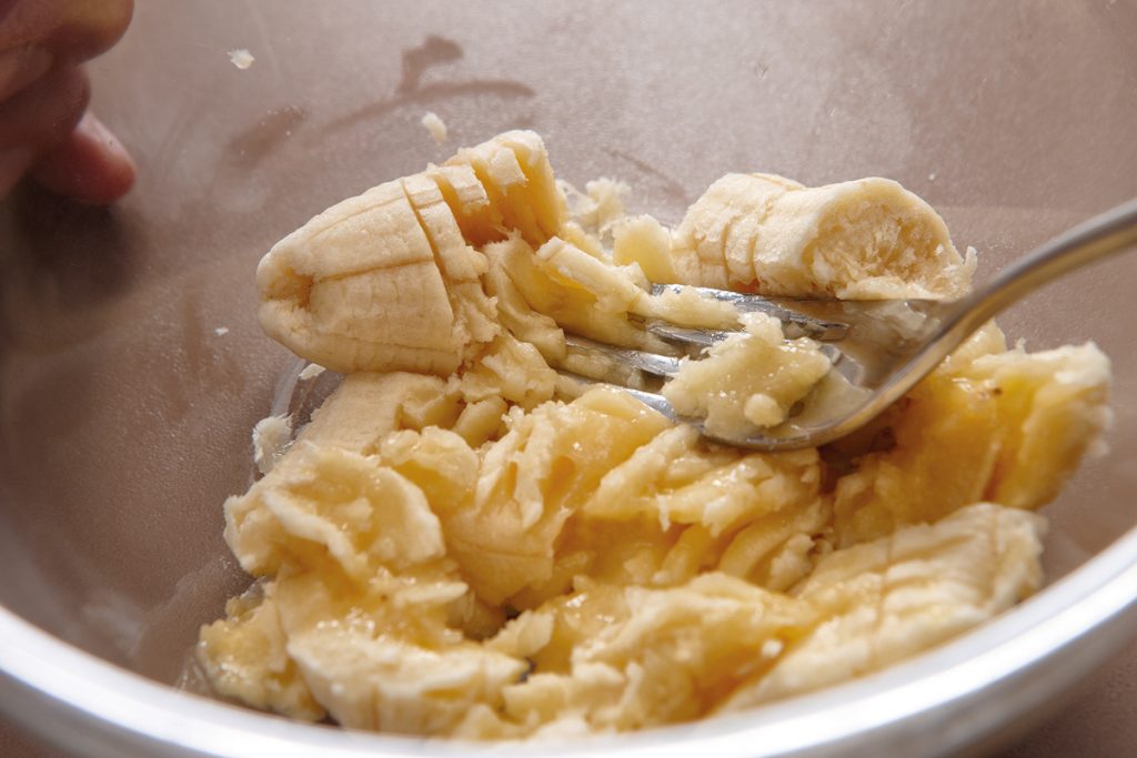 Receta de bizcocho de plátano de Martín Berasategui: una delicia al horno para meriendas, postres y desayunos 85 platano bizcocho