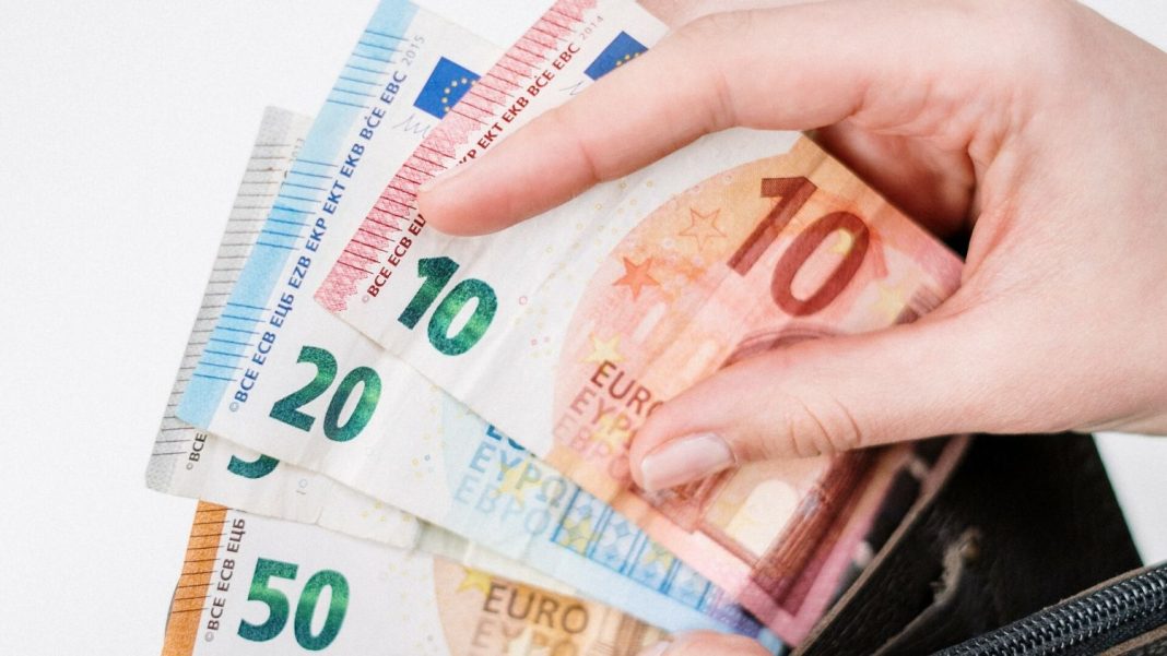 Circulando por autopistas de peaje: subidas del 5% al 6,5%