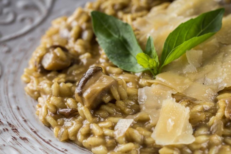 El risotto de setas casero que envidian los chefs: una delicia italiana para chuparse los dedos