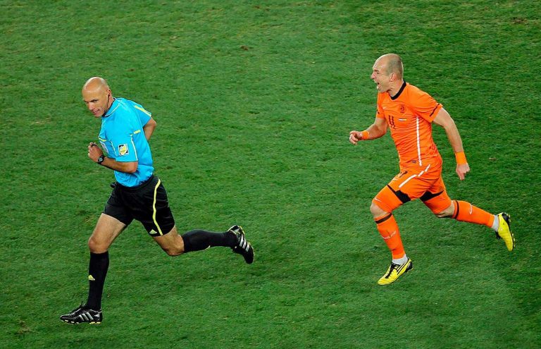Cumple 40 años el futbolista que decidió el Mundial de la selección española: recordando la carrera y logros de Arjen Robben