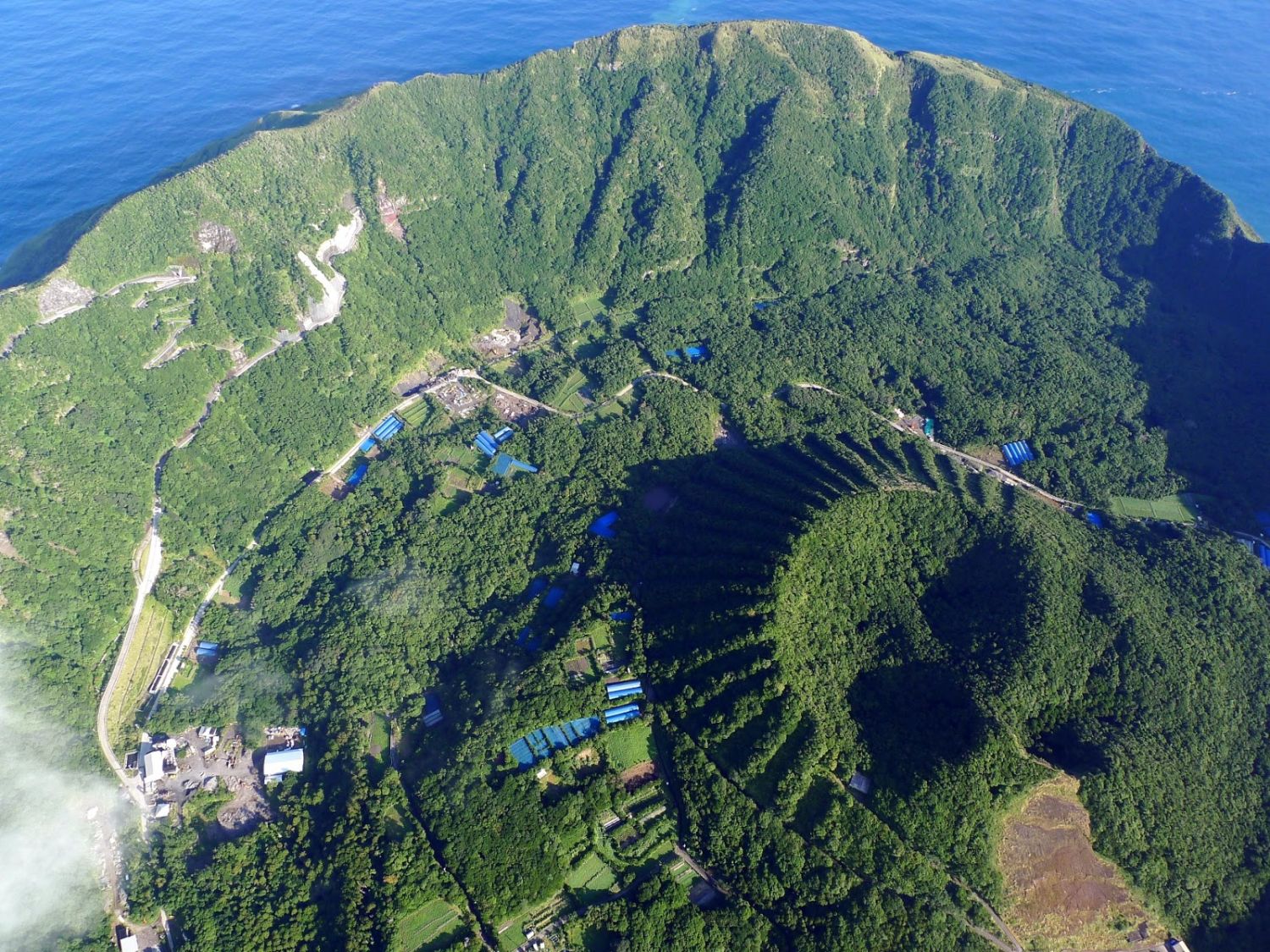 No es ciencia ficción: vivir en un volcán dentro de un cráter gigante es posible en Aogashima 3 LA AVENTURA DEL ECOTURISMO EN AOGASHIMA