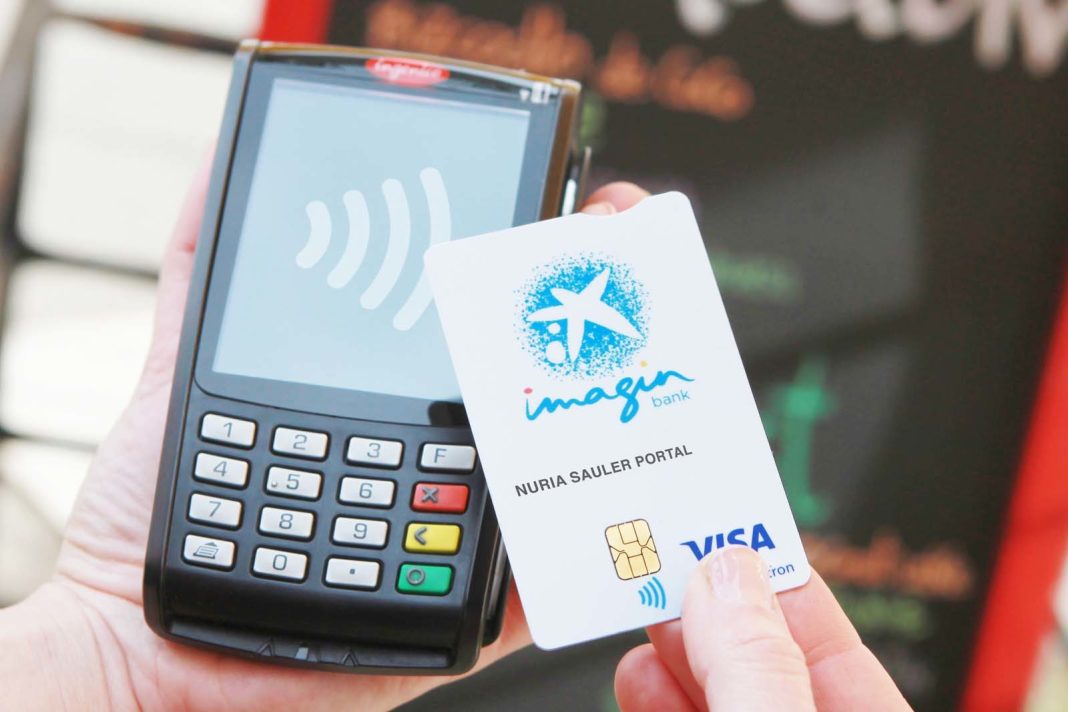 Un banco que habla el idioma de los jóvenes