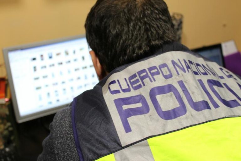 Tres detenidas por estafar más de 18.000 euros con ventas falsas de muebles por Internet
