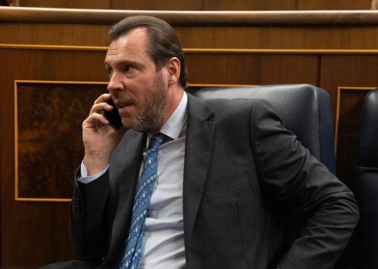 PSOE y PP defienden en el Congreso propuestas sobre transporte en Galicia, en plena campaña electoral