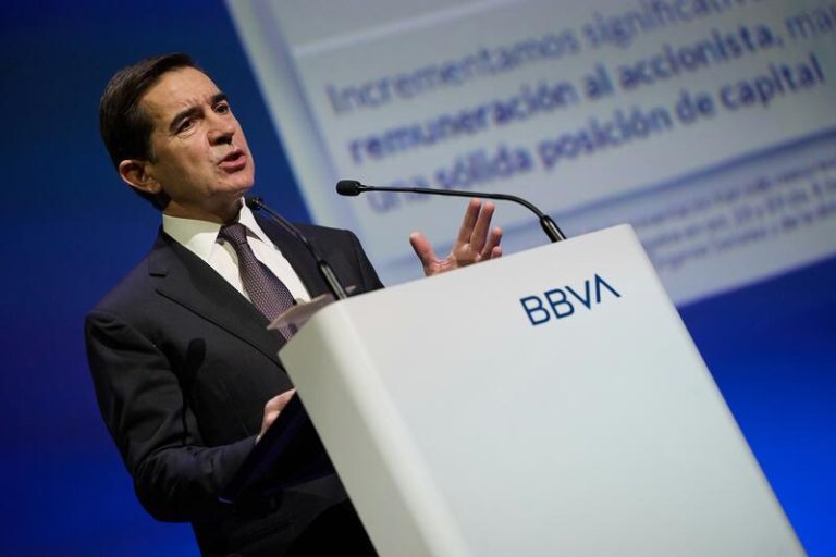 Carlos Torres percibe 7,6 millones como remuneración por presidir BBVA en 2023, un 0,8% más