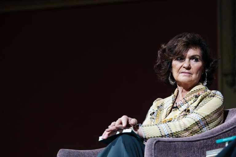 Carmen Calvo defiende ahora la amnistía y dice que la otorga 