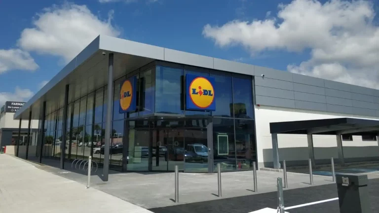 Adiós al cubo y la fregona con Lidl y su producto que deja el suelo como nuevo