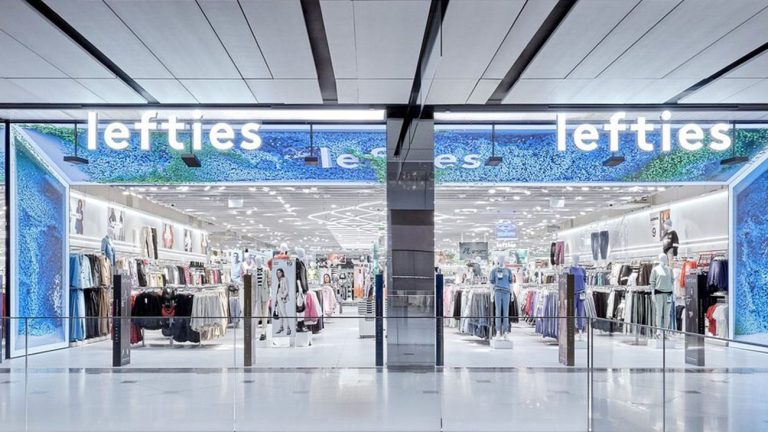 6 faldas vaqueras de Lefties por menos de 20 euros para ir cómoda y segura en San Valentín