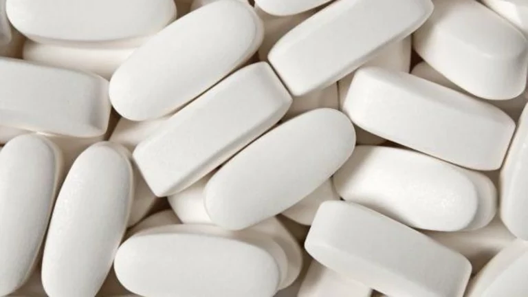 Se disparan las prescripciones de psicofármacos a jóvenes y adolescentes en España: alertan de la medicalización del malestar