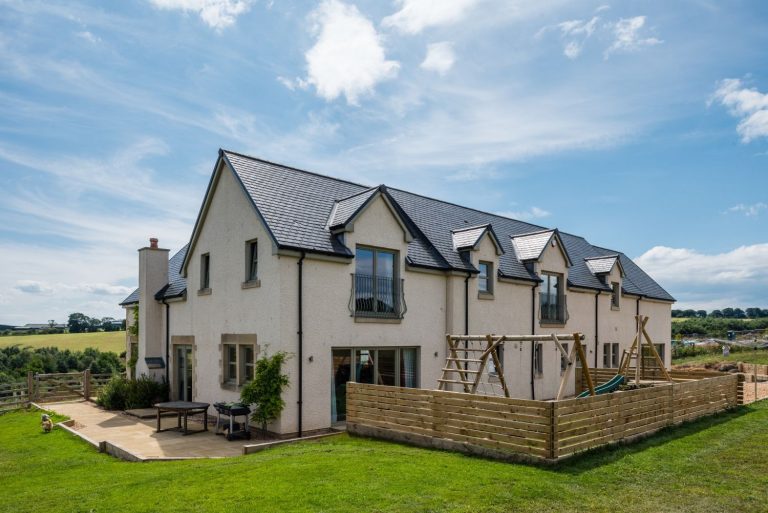 ¿Cuáles son las ventajas de la pizarra natural para tejados?