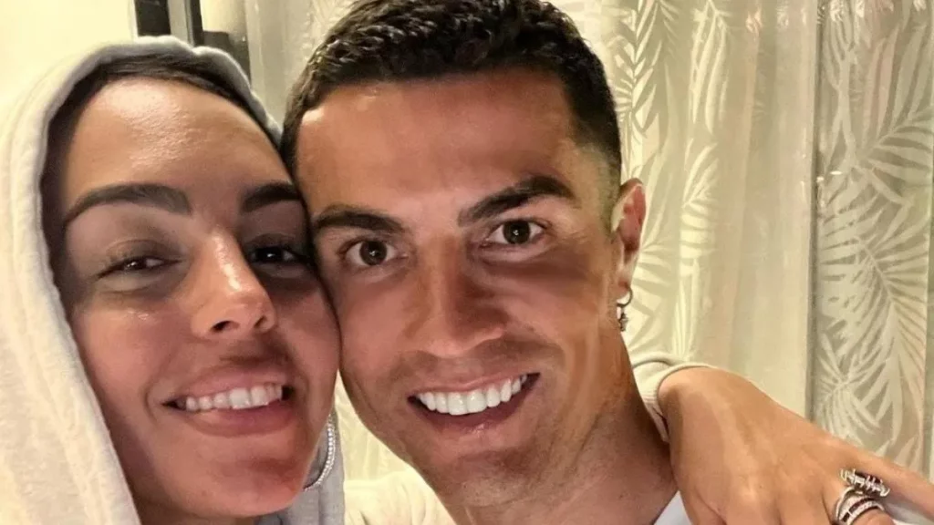 Cristiano Ronaldo le ha hecho este regalo de 100.000 euros por sorpresa a Georgina Rodríguez 78 Belleza y bienestar después de la aventura