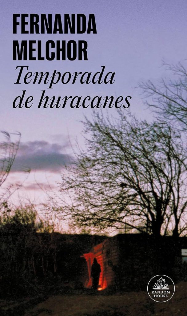 Compra el impactante libro de Fernanda Melchor, "Temporada de huracanes", en Amazon y La Casa del Libro.