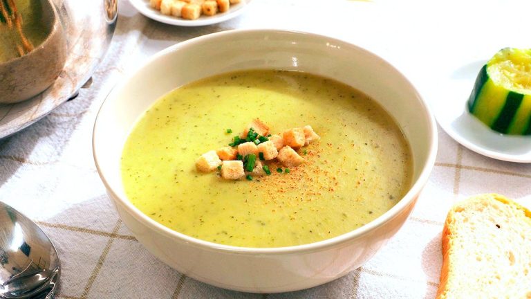 Crema de calabacín en Thermomix: una receta sana y equilibrada lista en minutos