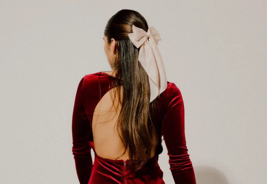 El curioso origen de la moda coquette por las que muchas enloquecen este 2024 y cómo llevarlo