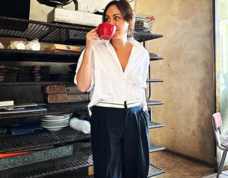 2 pantalones de Bershka y Stradivarius que te harán parecer tan alta como Ana Milán