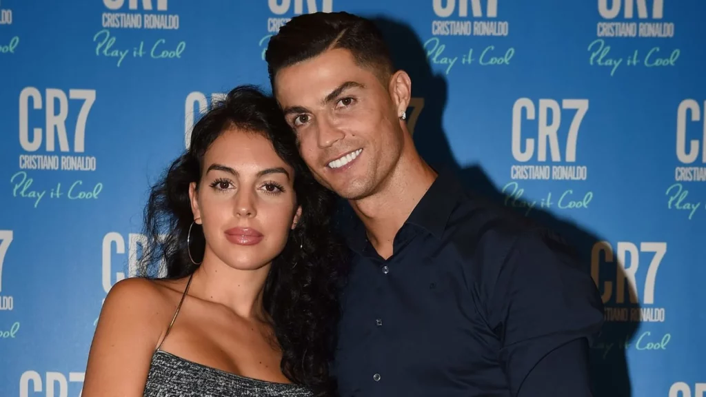 Cristiano Ronaldo le ha hecho este regalo de 100.000 euros por sorpresa a Georgina Rodríguez 74 El regreso a casa: Una sorpresa inesperada