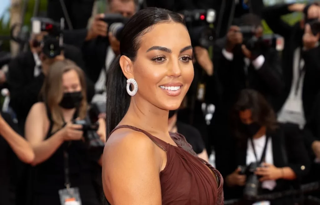 El viaje de Georgina: Entre la fama y la humanidad