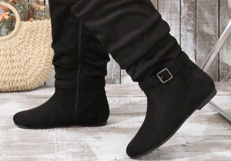 Estas botas planas de Stradivarius son las más cómodas del momento