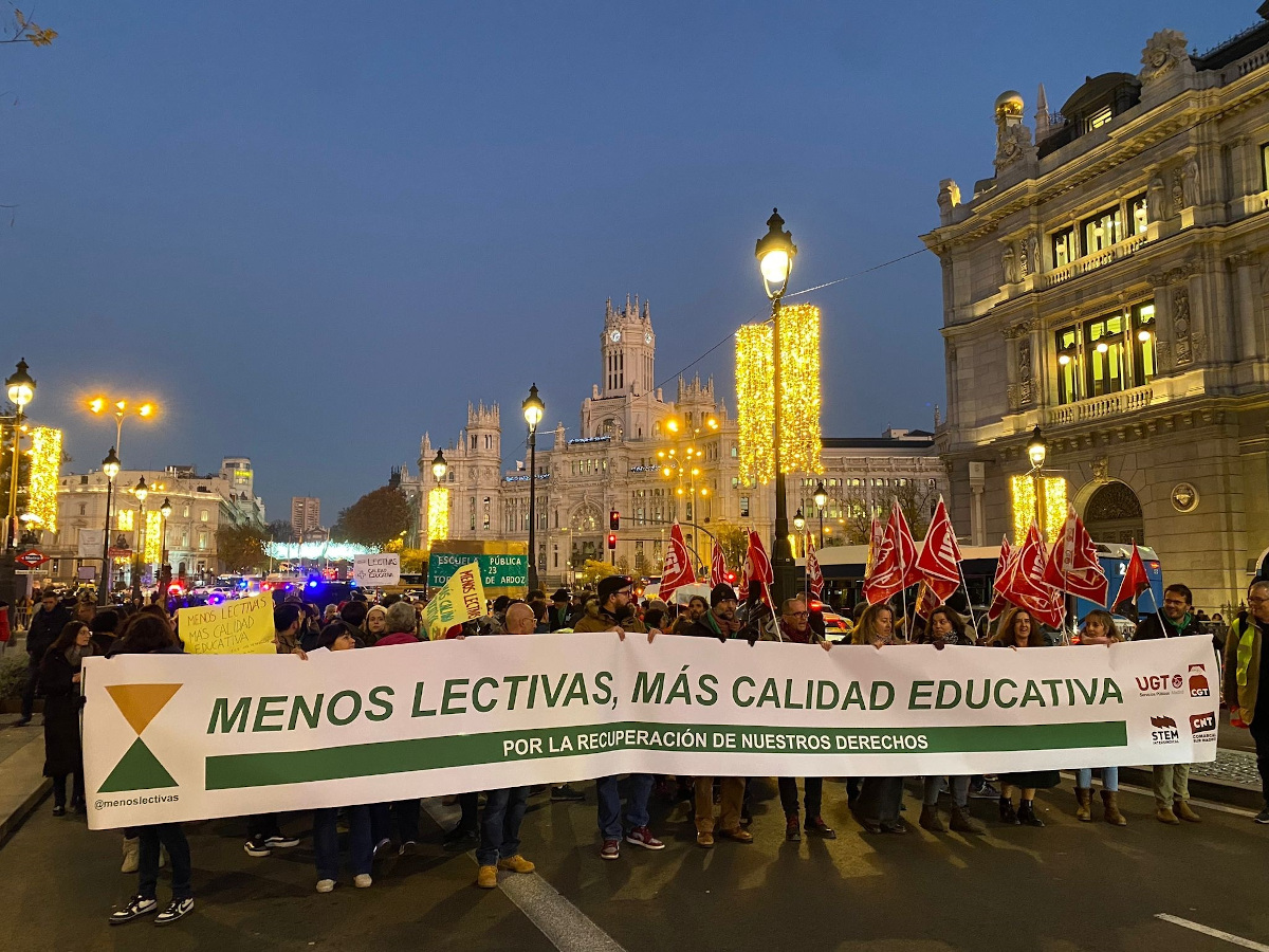 Manifestación convocada por UGT, CGT, STEM y CNT en Madrid para exigir la reducción del horario lectivo en la Comunidad de Madrid