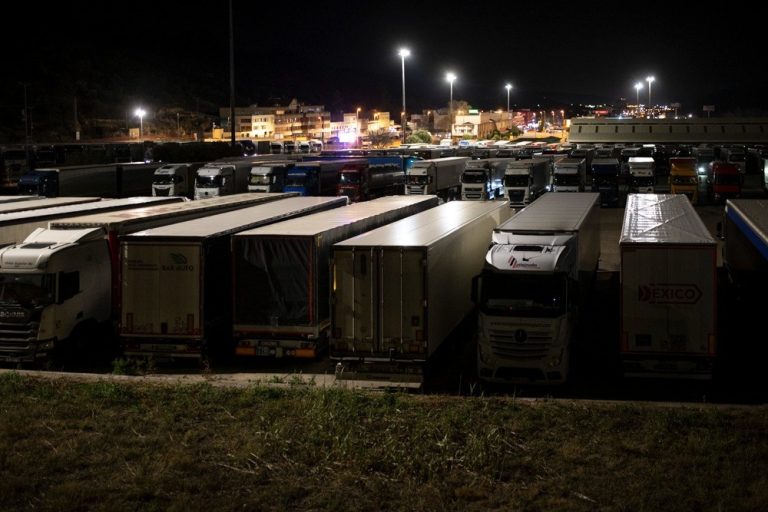 Los transportistas españoles pagan el coste de las protestas francesas