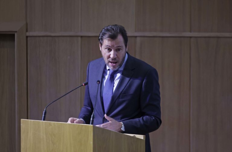 Óscar Puente abandona el coche y apuesta por la bicicleta