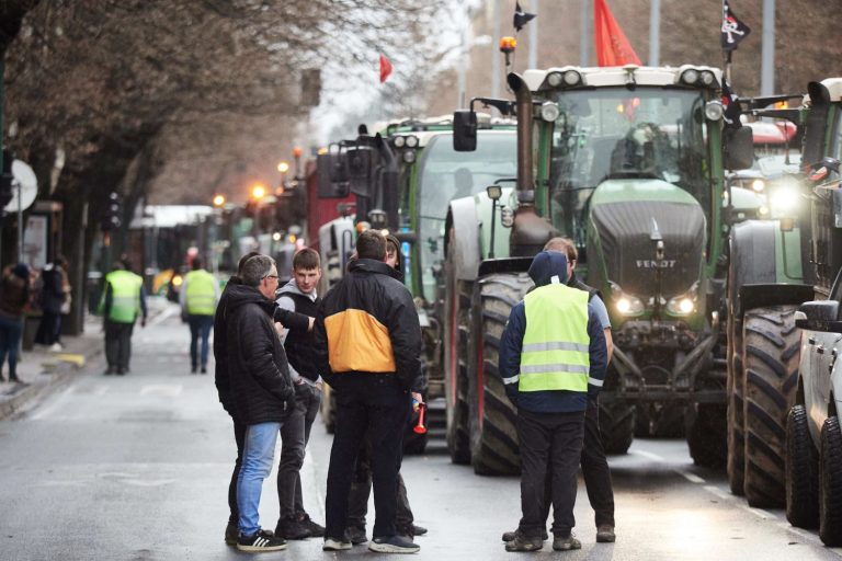 Los agricultores preparan la 'traca final' con el bloqueo a Madrid tras 48 detenidos