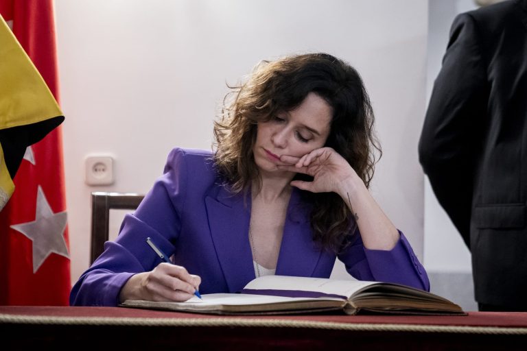 Ayuso corta el ataque de Más Madrid: dio todos los contratos de la pandemia