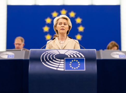 Ursula Von der Leyen, presidenta de la Comisión Europea, trata de decidir en Bruselas qué hacer con el futuro de la UE