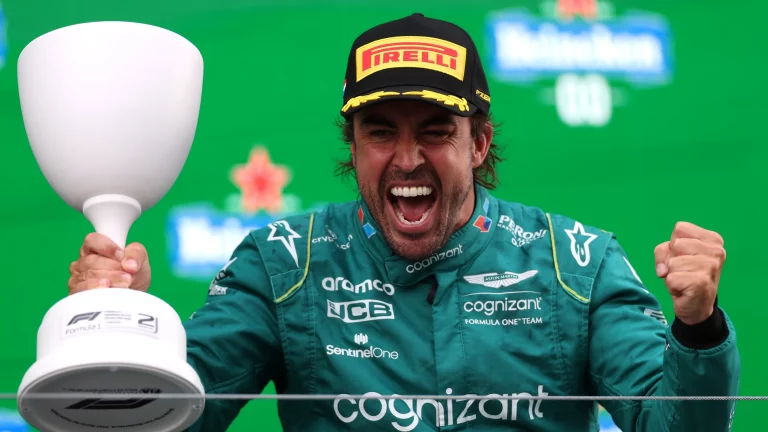 F1: ¿Es un traidor? Fernando Alonso podría estar un paso de romper con Aston Martin