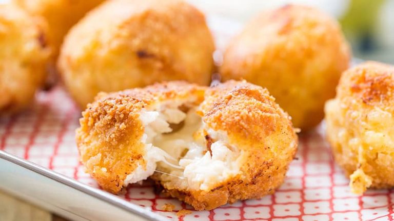 Receta casera para unas bolitas de pollo y queso mejores que las palomitas del 100 Montaditos