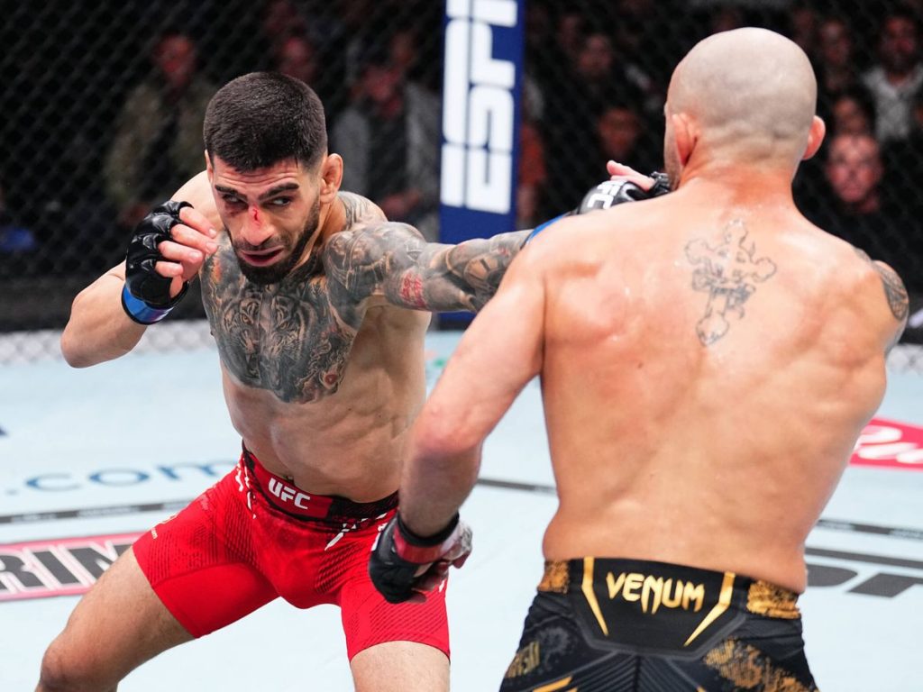 El secreto de Ilia Topuria 24 horas antes de la pelea que le hizo campeón del mundo de la UFC 4 Impactante segundo asalto y caída histórica