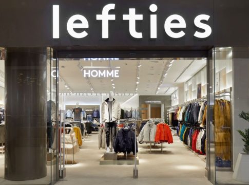 Lefties. camisas oversize, vestidos, zapatos y más en las novedades de la temporada de primavera Lefties: camisas oversize, vestidos, zapatos y más en las novedades de la temporada de primavera