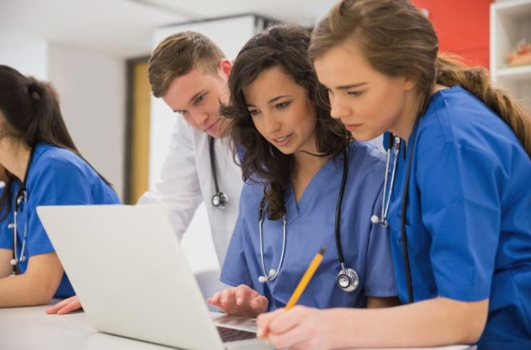 Seis de las diez mejores notas en los exámenes de Médico Interno Residente estudian en MIR Asturias